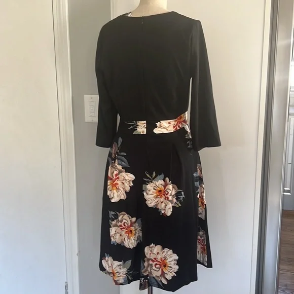 Dress - Picture 2 of 4